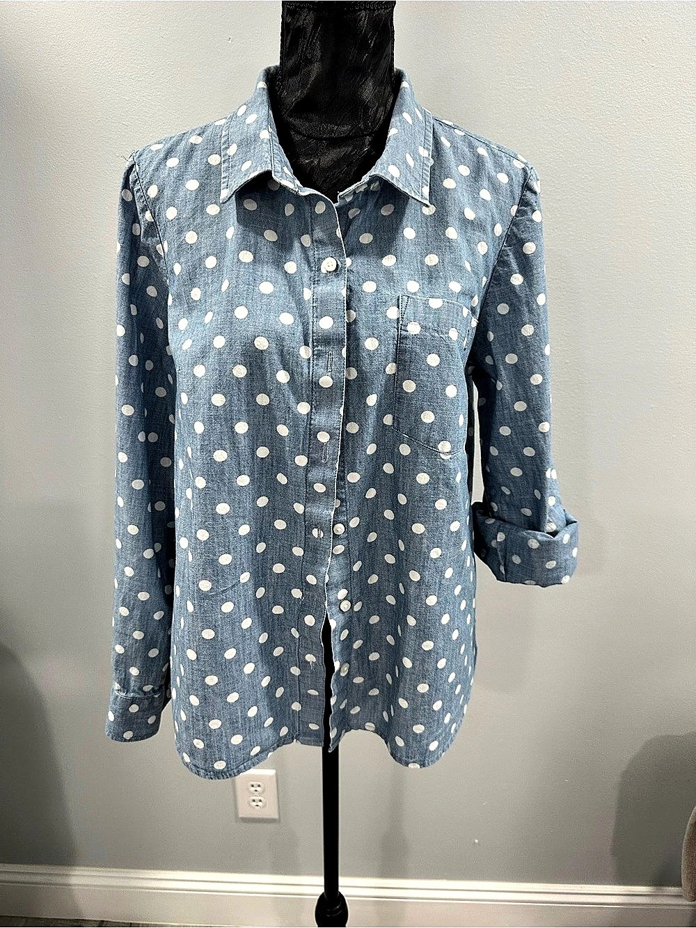 Tommy Hilfiger Polka Dot Chambray Button-Down Shirt Button Down in size L